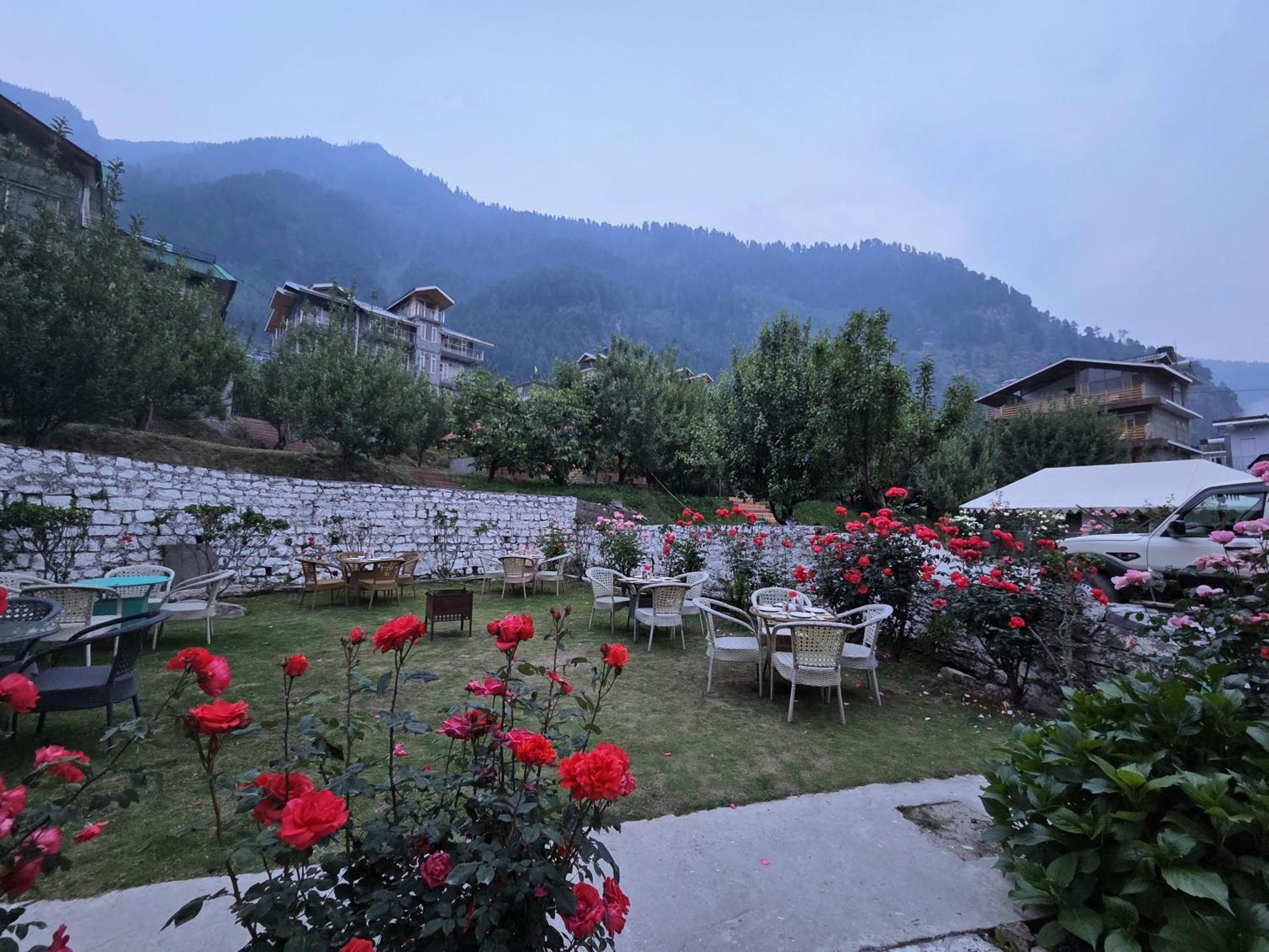 Hill River Resort By West Western Manāli Exteriör bild