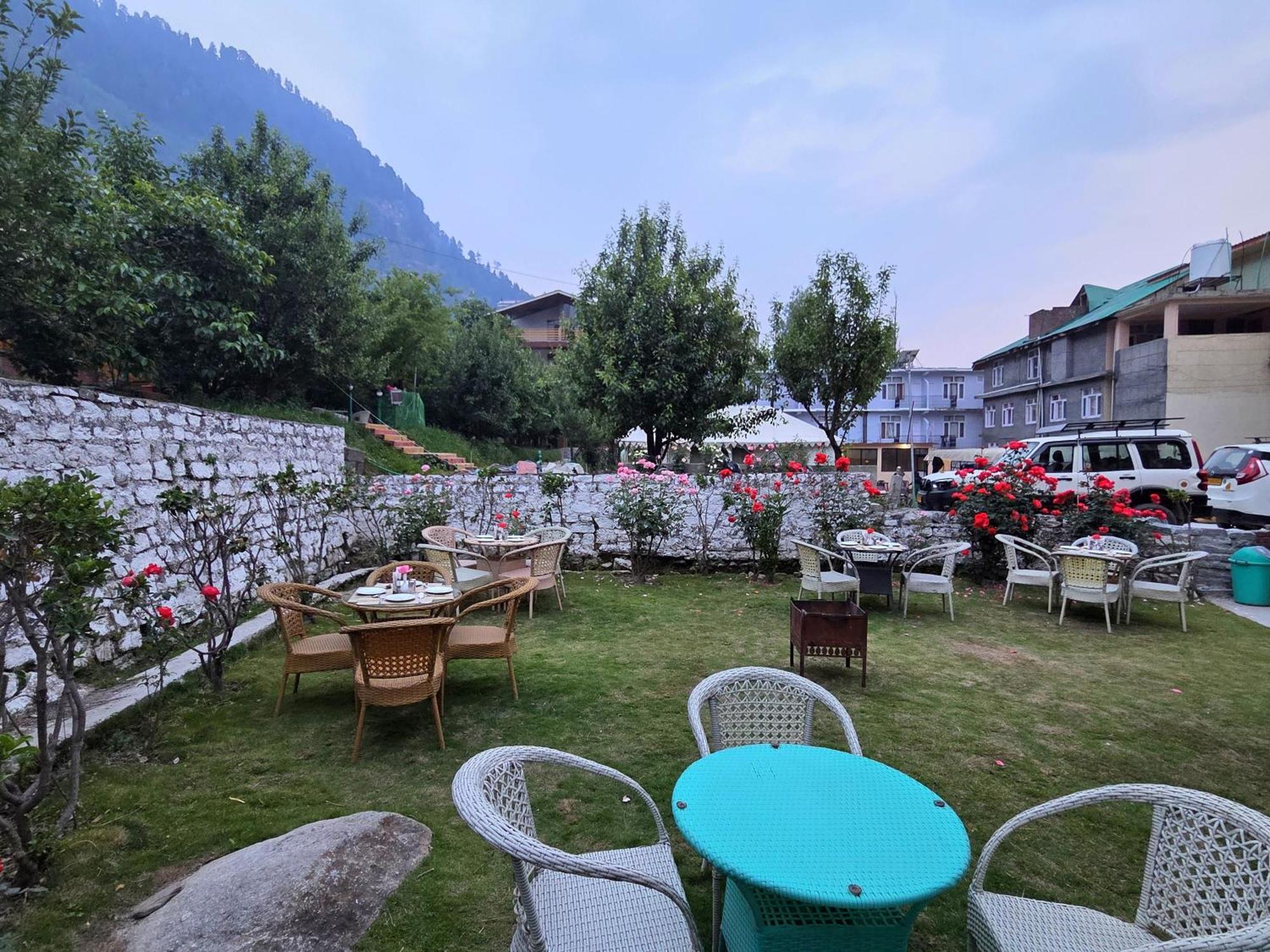 Hill River Resort By West Western Manāli Exteriör bild