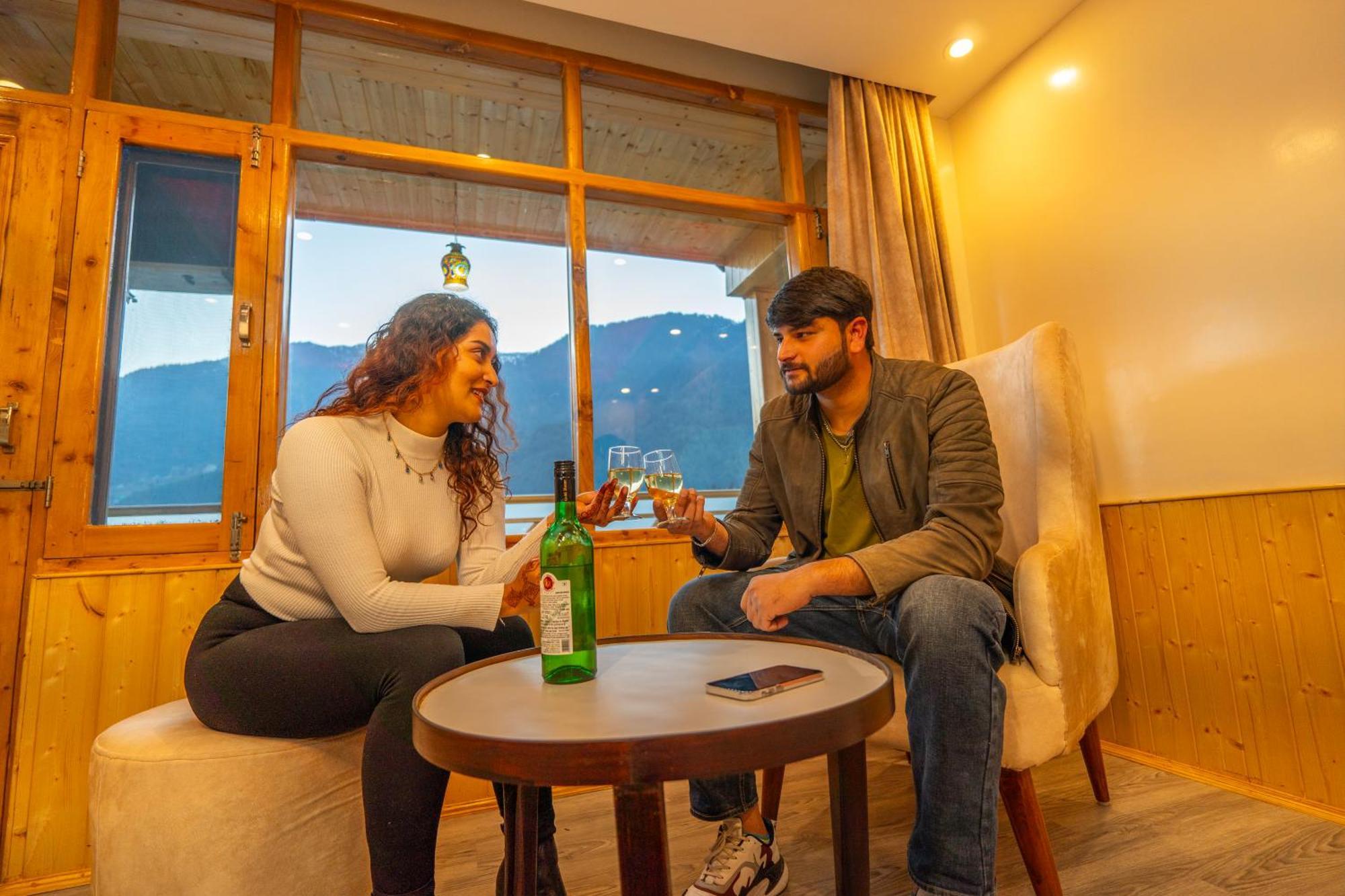 Hill River Resort By West Western Manāli Exteriör bild