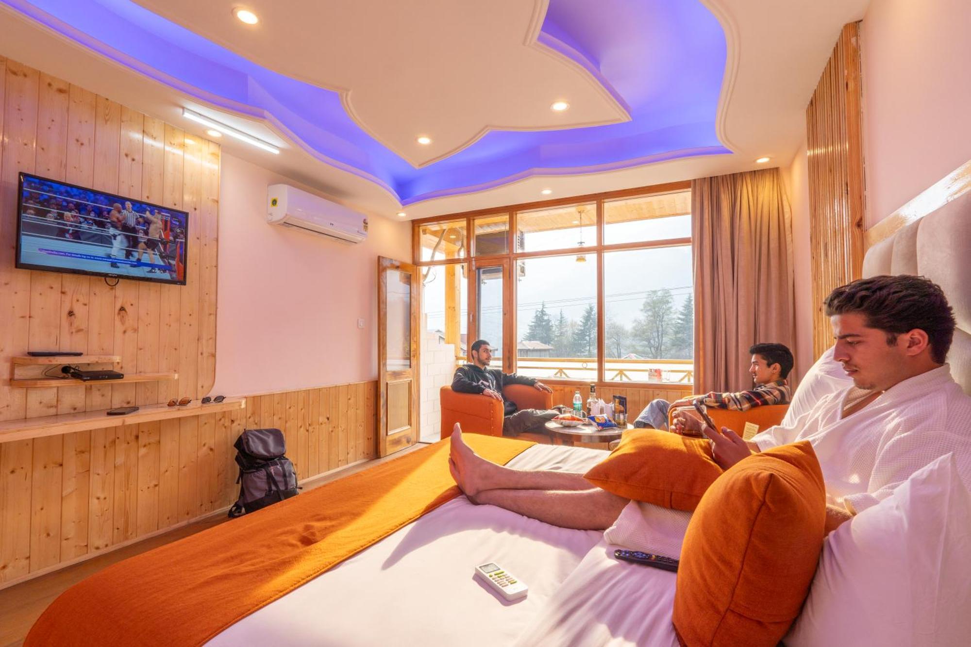 Hill River Resort By West Western Manāli Exteriör bild